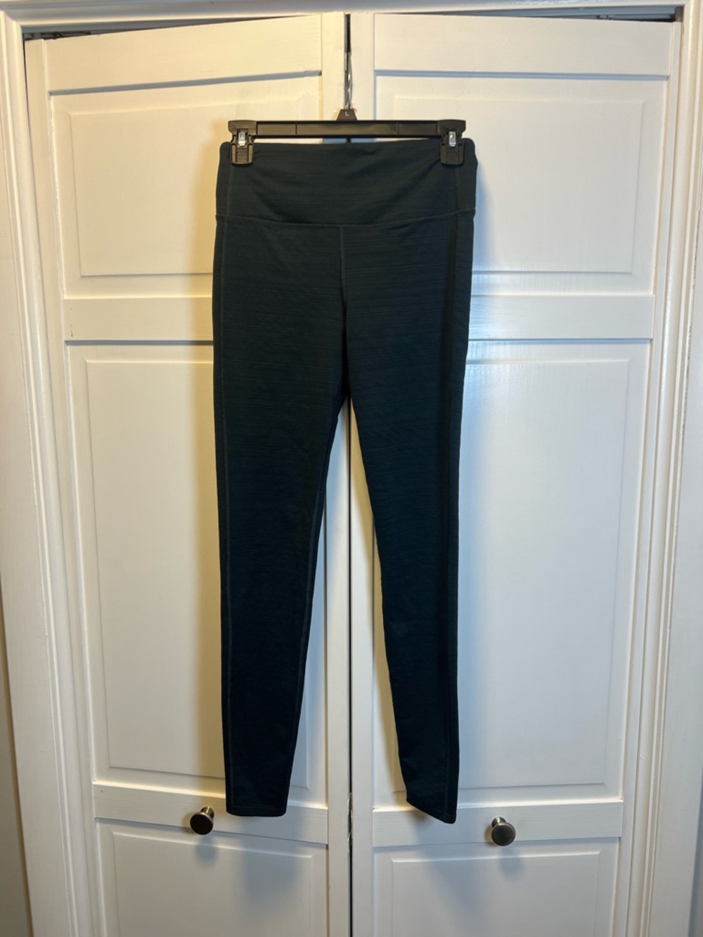 Athleta Women’s High Waisted Textured Leggings Size Small Color Blue/Black